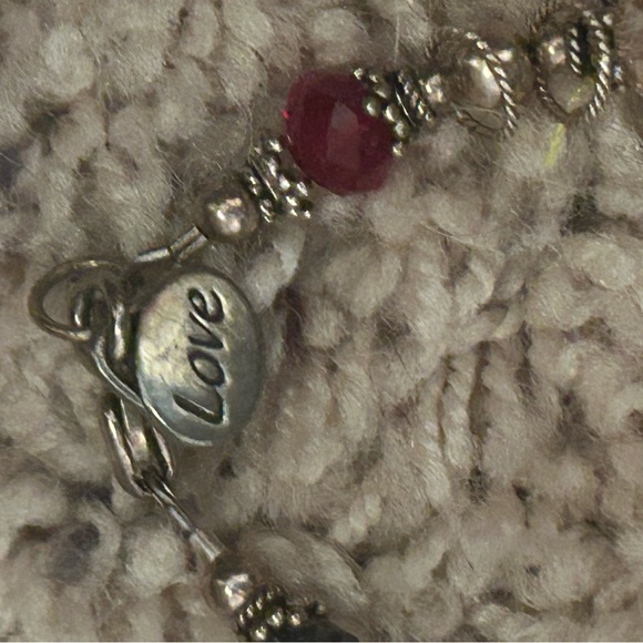 Clearance sale! $10. Bracelet love red green crystal - Picture 2 of 7